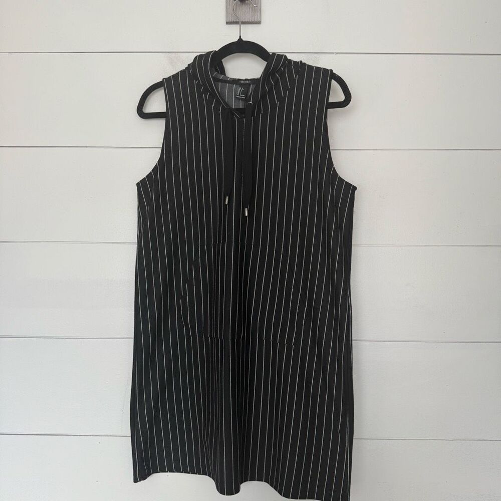 Forever 21 Women’s Large Black White Striped Hooded Pullover Dress